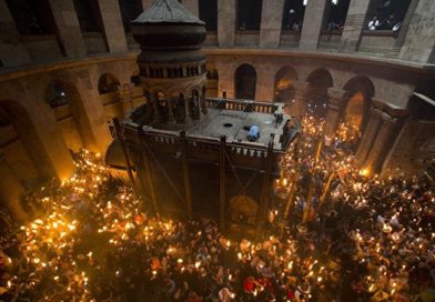 Благодатниот оган од Ерусалим вечерва во 22.00 часот ќе престигне во црквата св.Кирил и Методиј